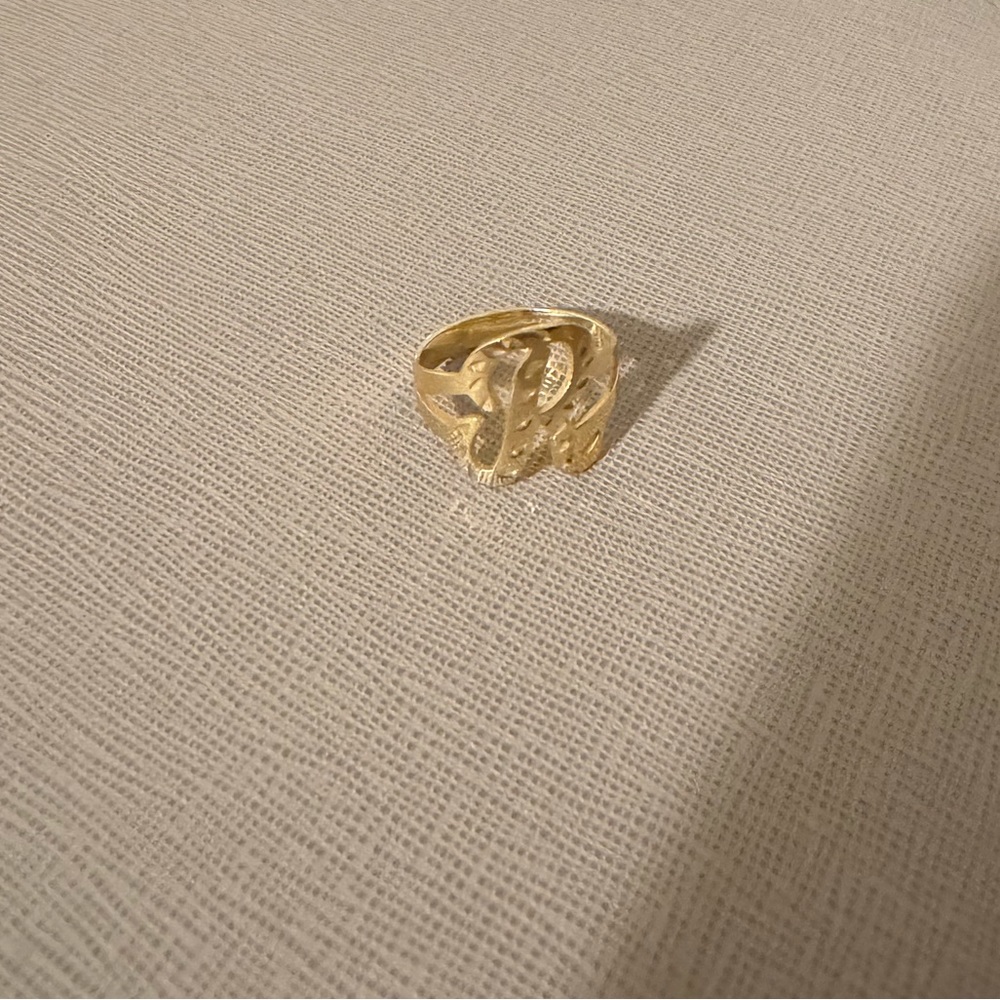 The M Jewelers NYC gold vermeil “R” ring, size 8, new